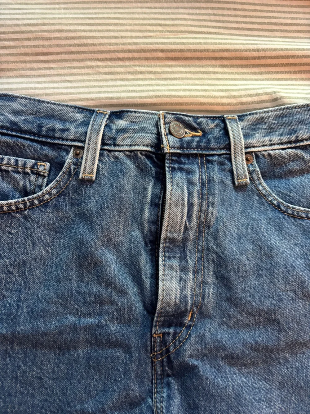 Levi’s 28 Classic High-Waist Blue Denim Women’s Jeans Shorts